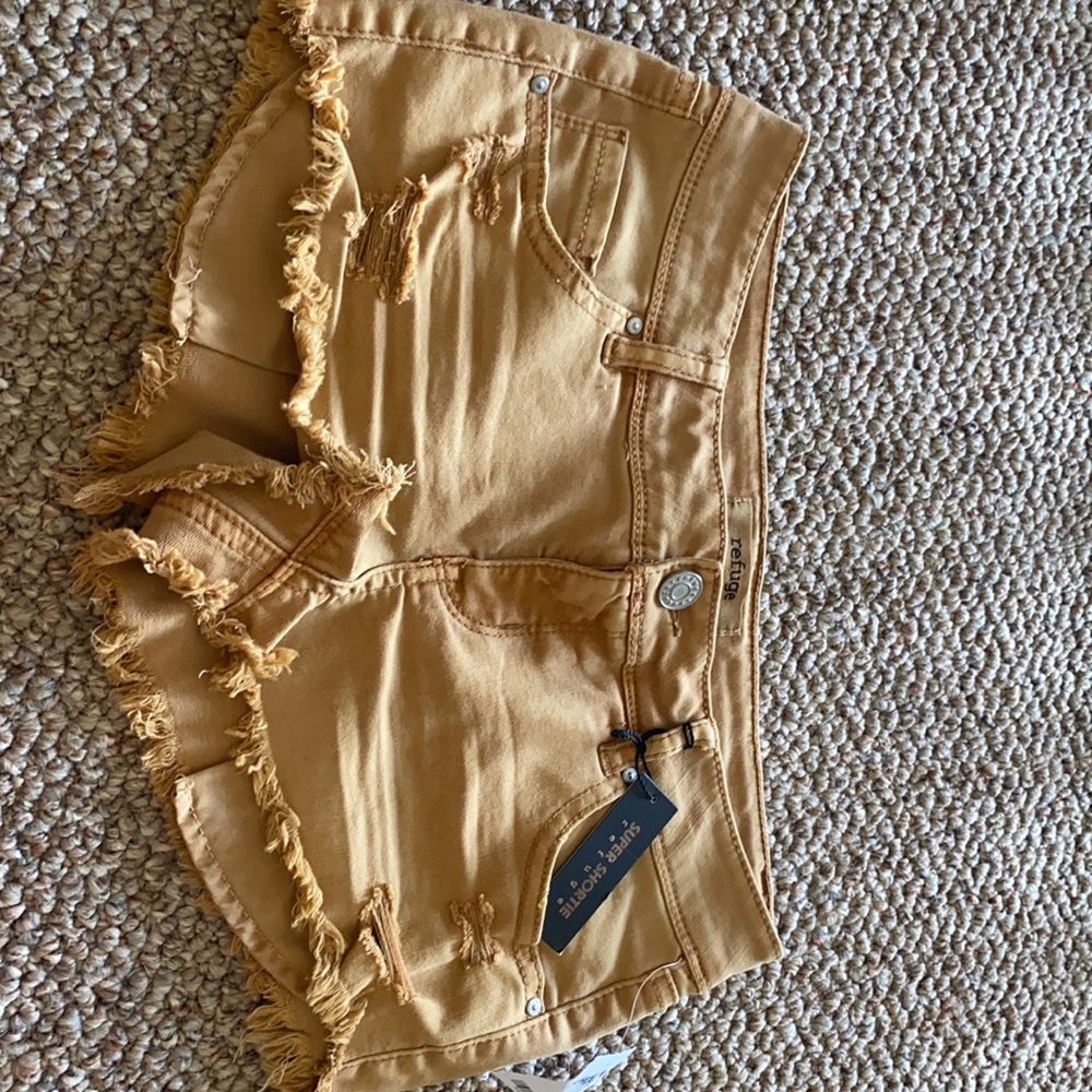 ADORABLE SHORT SHORTS
